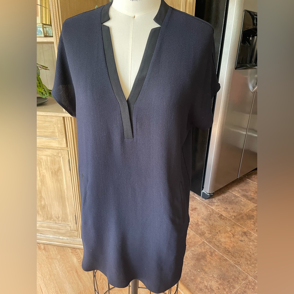 ASTR the Label Navy and Black Shift Dress with Pockets